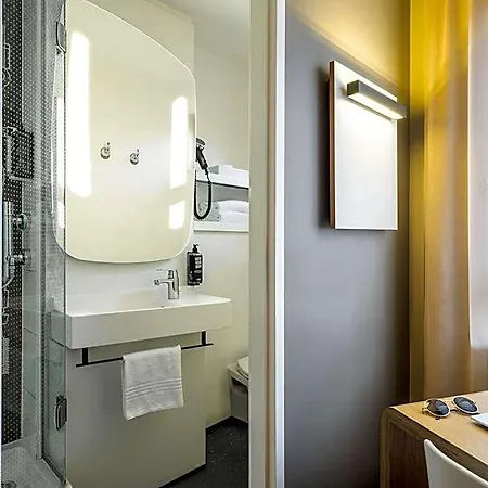 Ibis Centrum Opera خنت